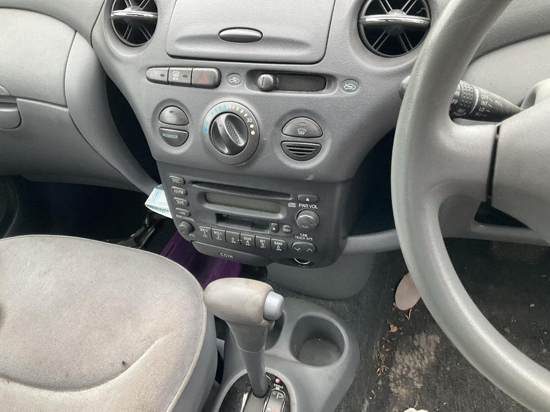 Photo '11' of Toyota Vitz