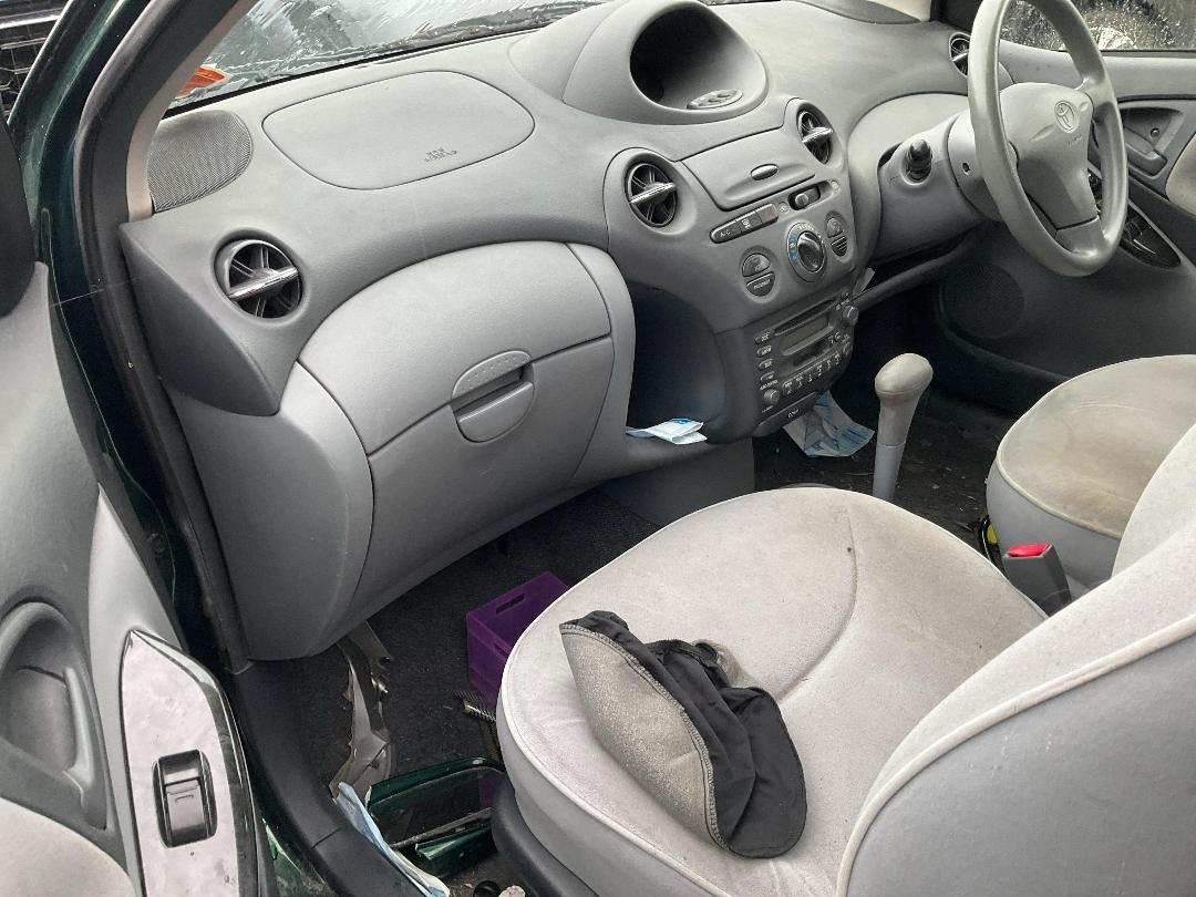 Photo '14' of Toyota Vitz