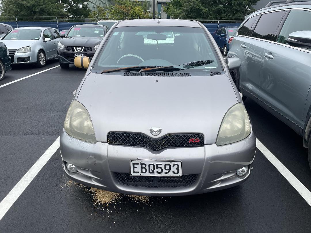 Photo '2' of Toyota Vitz Photo '2' of Toyota Vitz