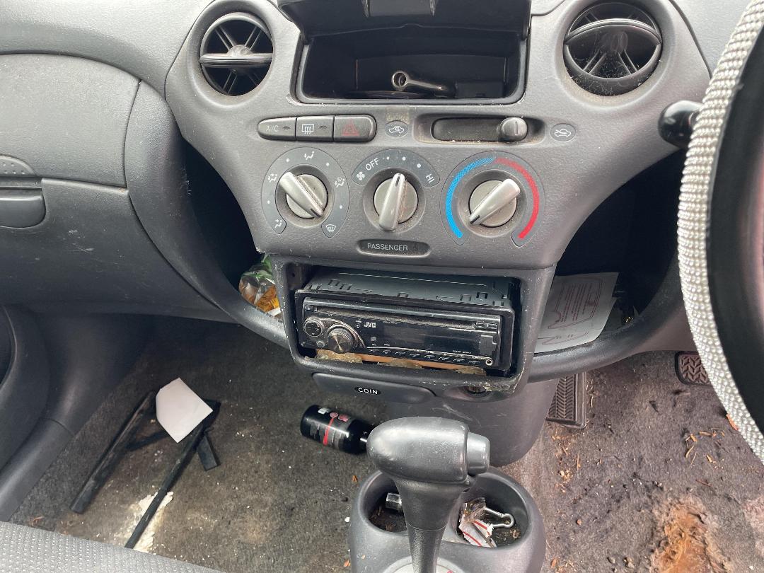 Photo '15' of Toyota Vitz Photo '15' of Toyota Vitz