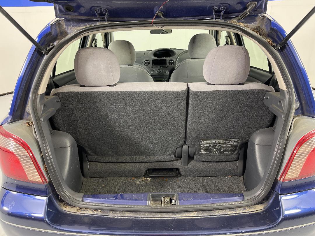 Photo '14' of Toyota Vitz