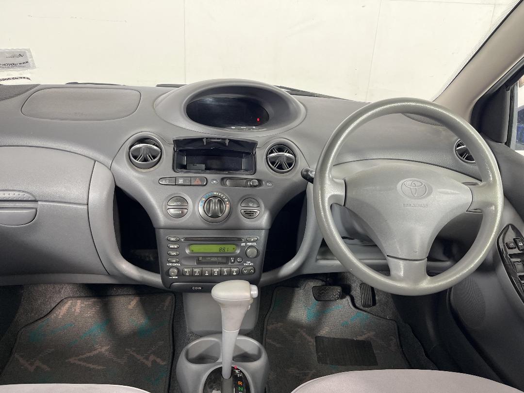 Photo '17' of Toyota Vitz