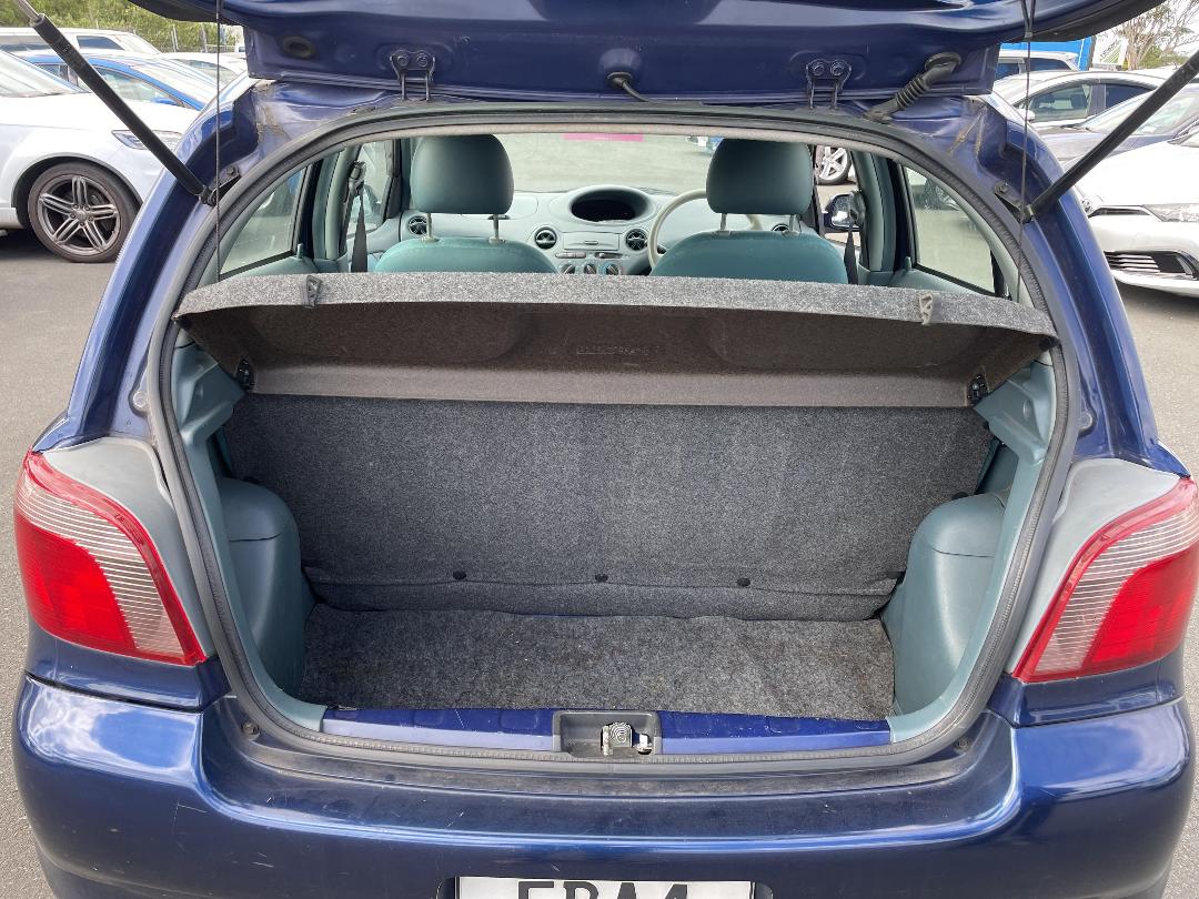 Photo '8' of Toyota Vitz