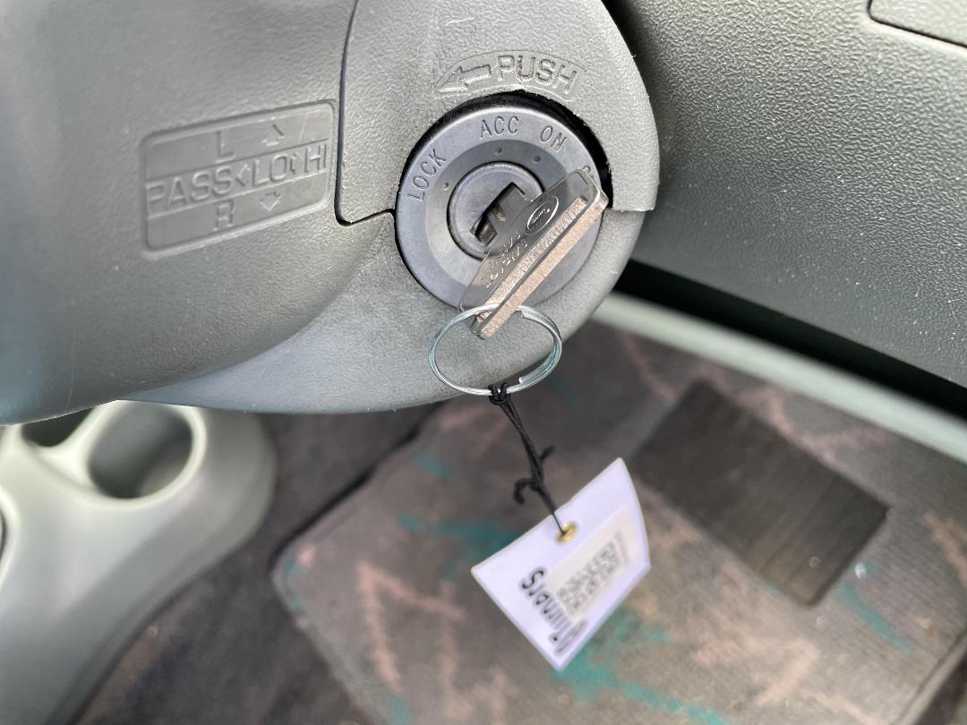 Photo '9' of Toyota Vitz