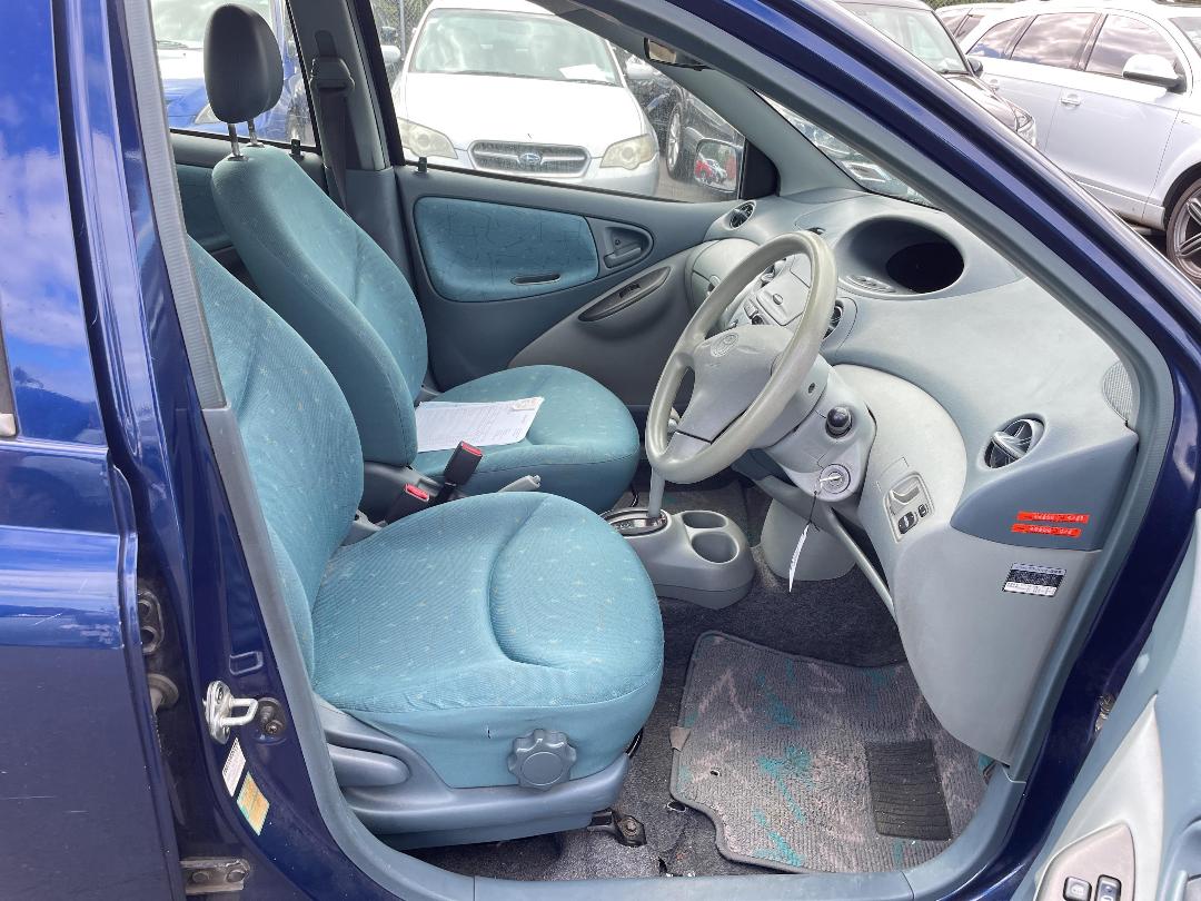 Photo '11' of Toyota Vitz