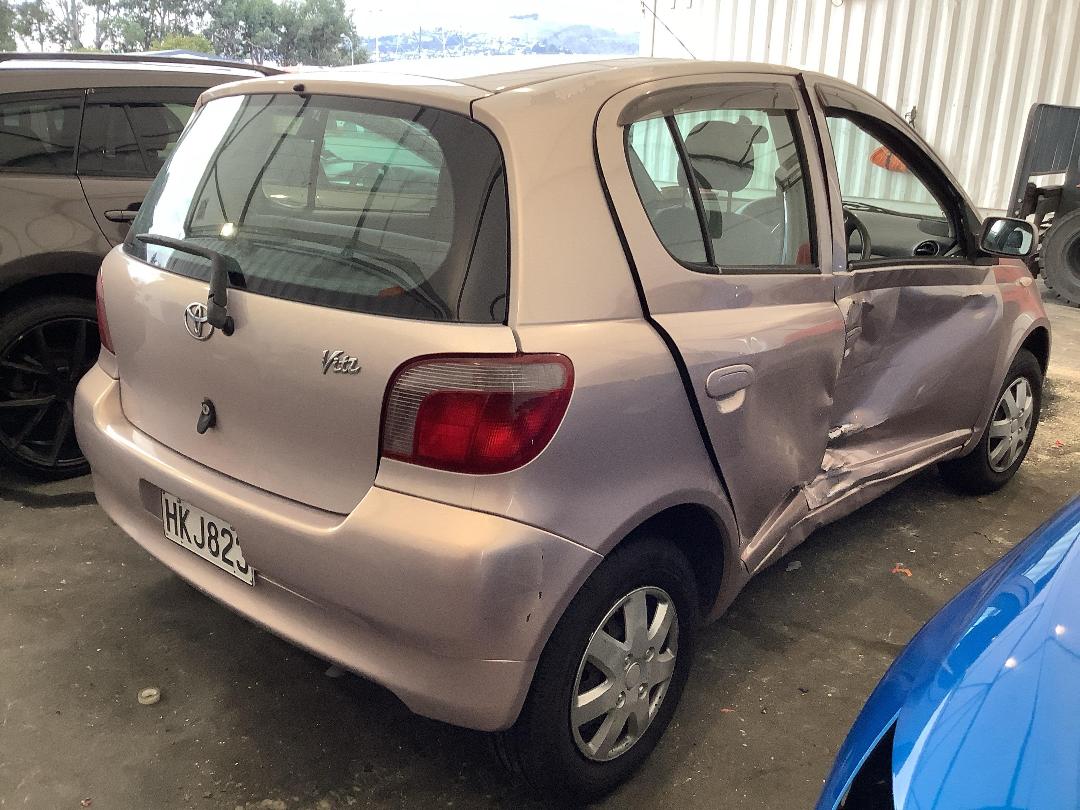 Photo '6' of Toyota Vitz