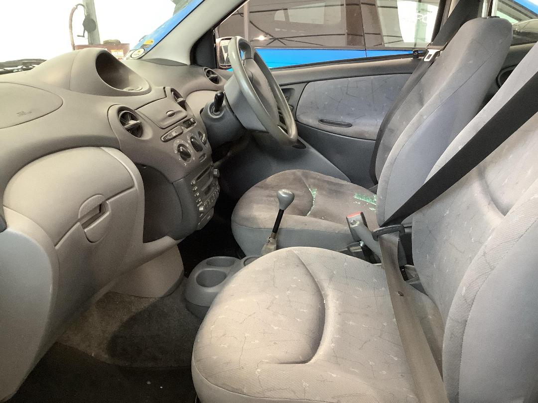 Photo '10' of Toyota Vitz