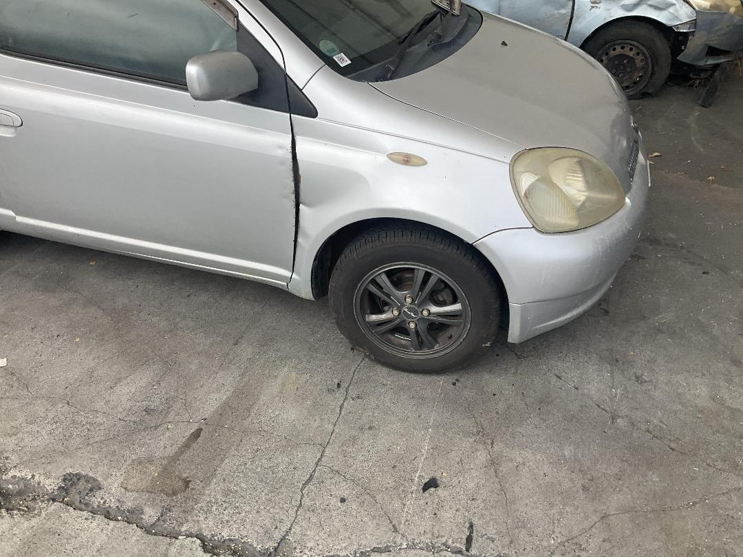 Photo '2' of Toyota Vitz