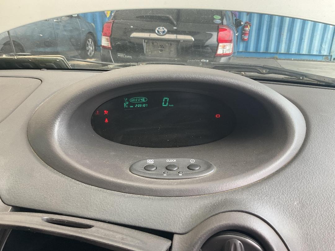 Photo '18' of Toyota Vitz