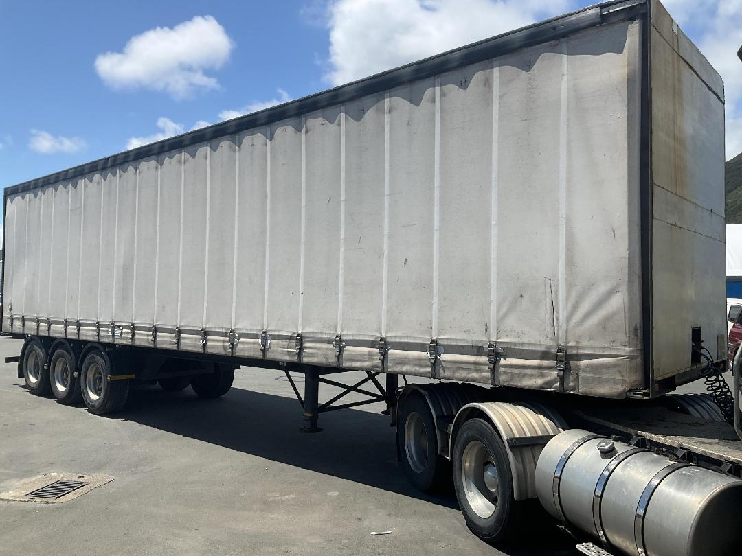 Photo '10' of TRAILER M.F.KING. Curtainsider Semi