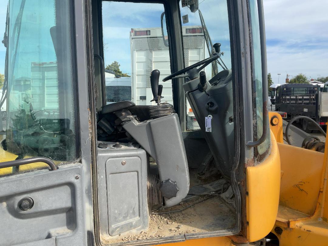 Photo '12' of Volvo L30B-7 Wheel Loader