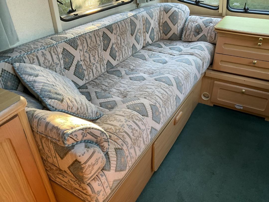 Photo '17' of CARAVAN LUNAR CLUBMAN Chiller - Single