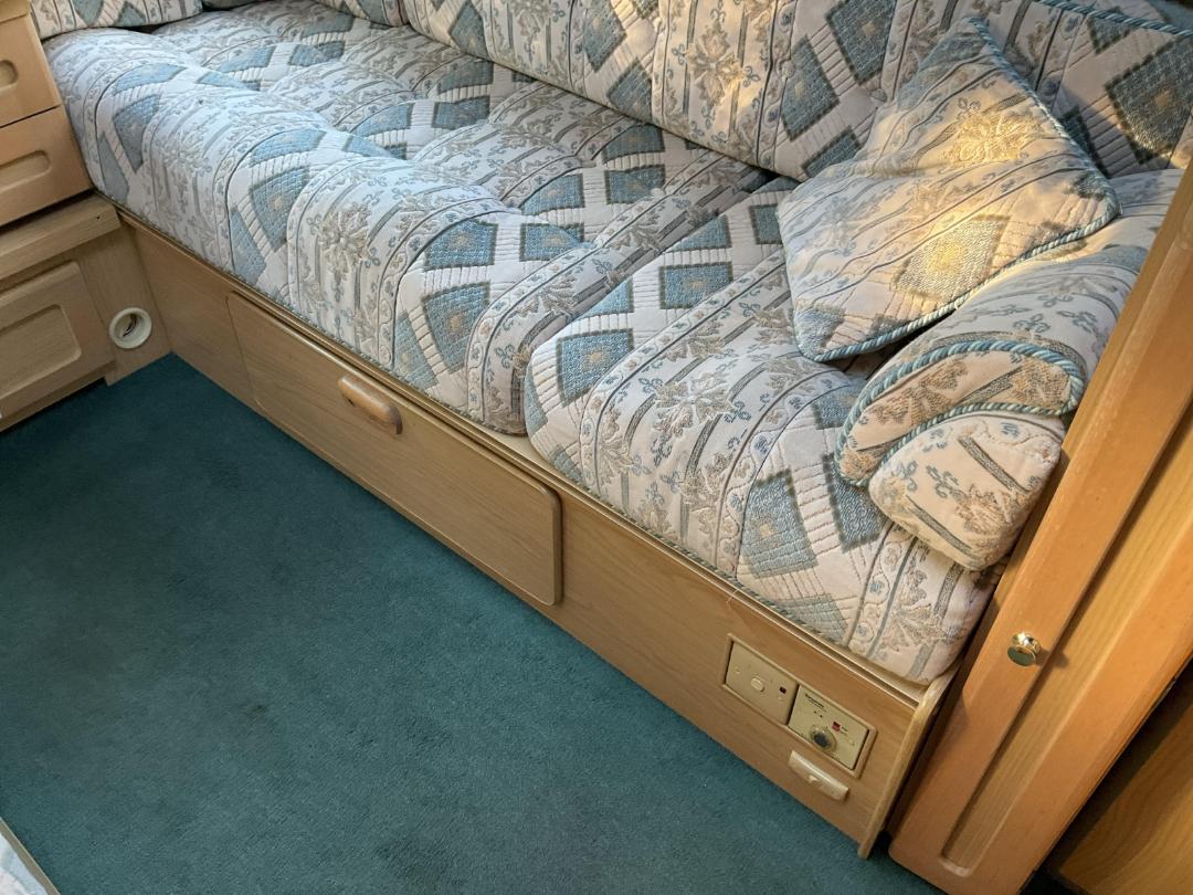 Photo '16' of CARAVAN LUNAR CLUBMAN Chiller - Single