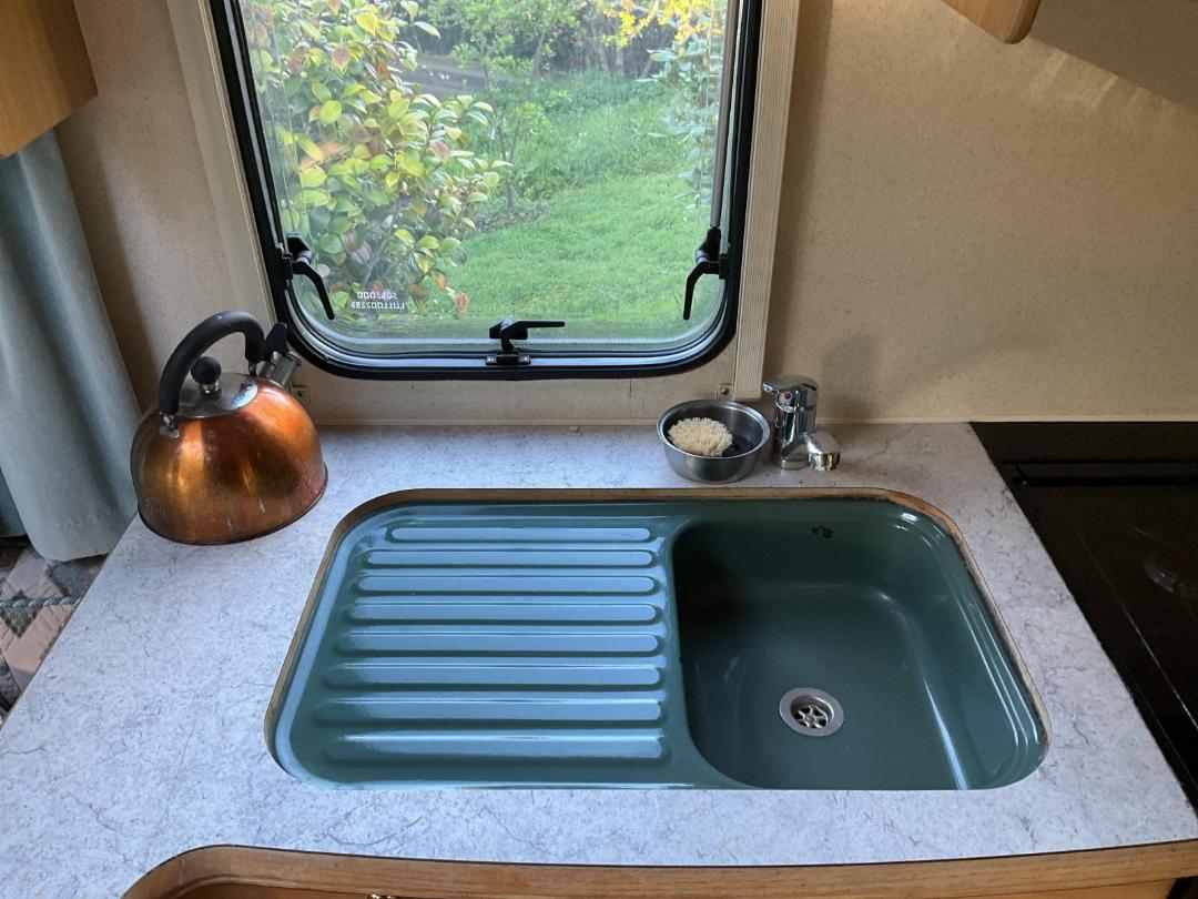 Photo '22' of CARAVAN LUNAR CLUBMAN Chiller - Single