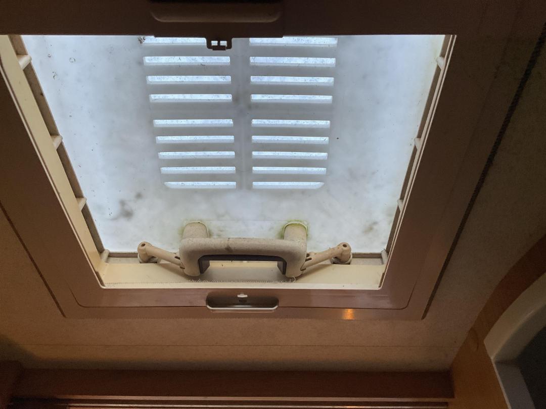 Photo '28' of CARAVAN LUNAR CLUBMAN Chiller - Single