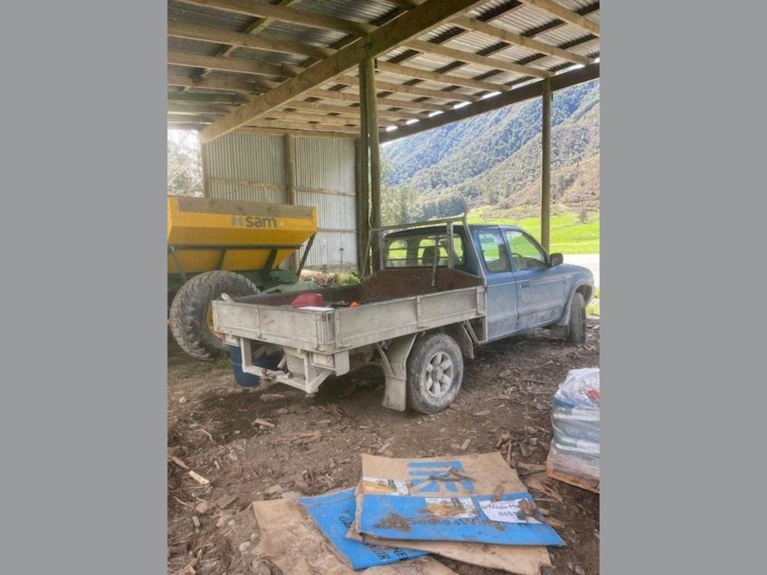 Photo '3' of Ford Courier XLT Chassis CAB