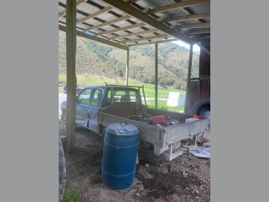 Photo '4' of Ford Courier XLT Chassis CAB