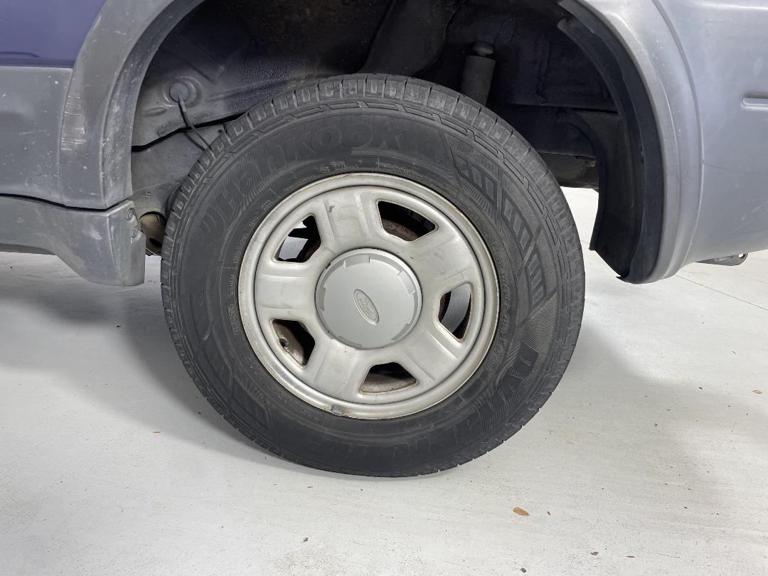 Photo '11' of Ford Escape