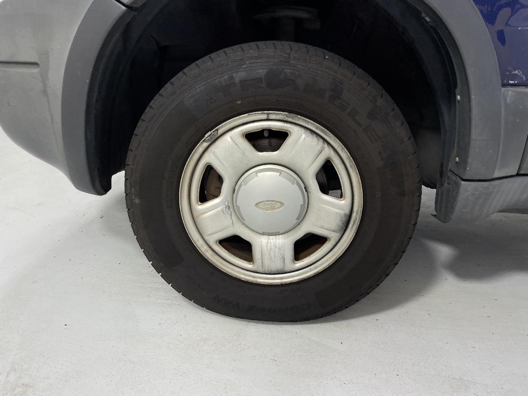 Photo '10' of Ford Escape