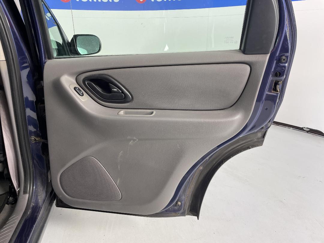 Photo '19' of Ford Escape