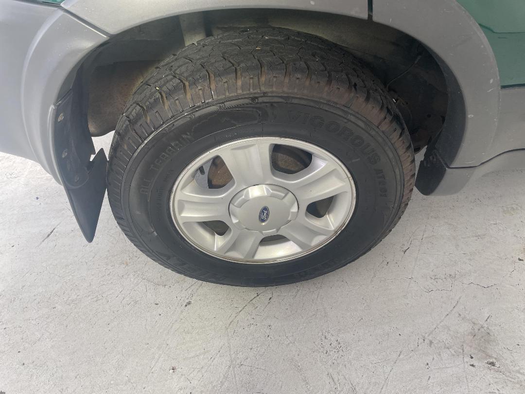 Photo '12' of Ford Escape