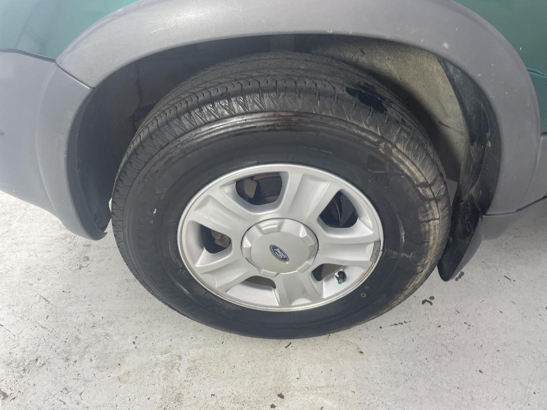 Photo '10' of Ford Escape