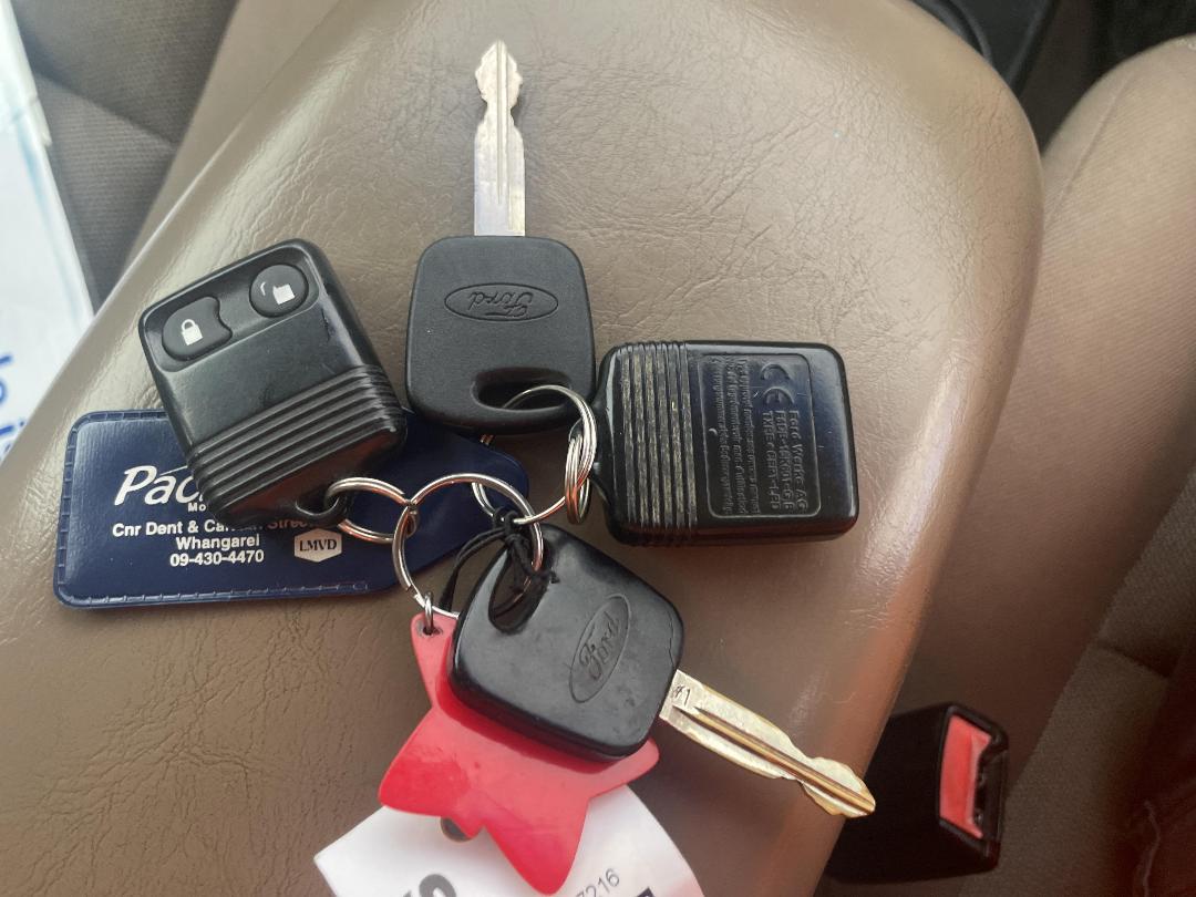 Photo '22' of Ford Escape