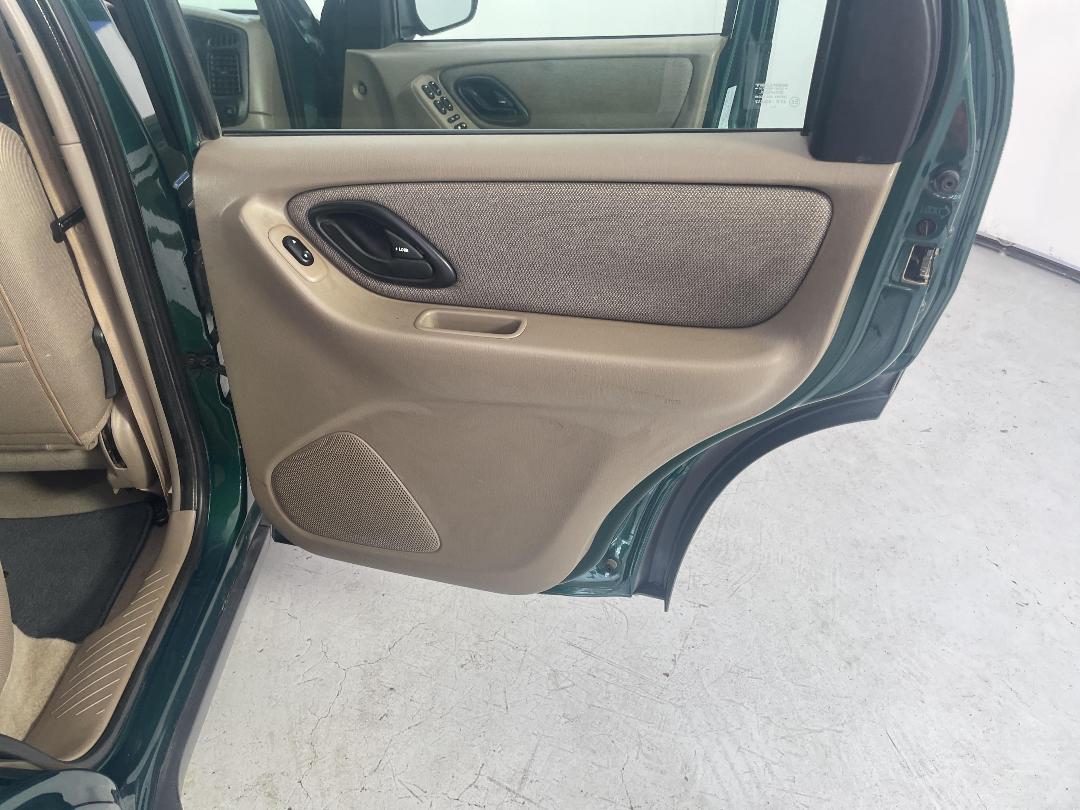 Photo '19' of Ford Escape