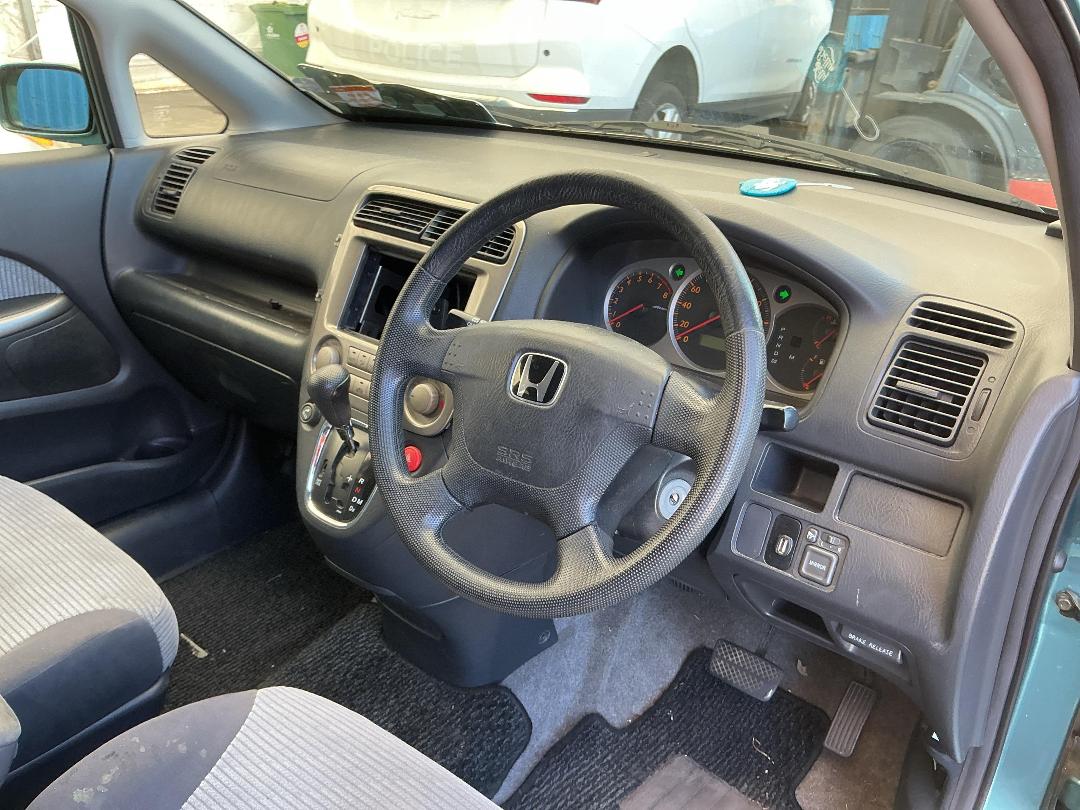 Photo '24' of Honda Stream 2000 Photo '24' of Honda Stream 2000