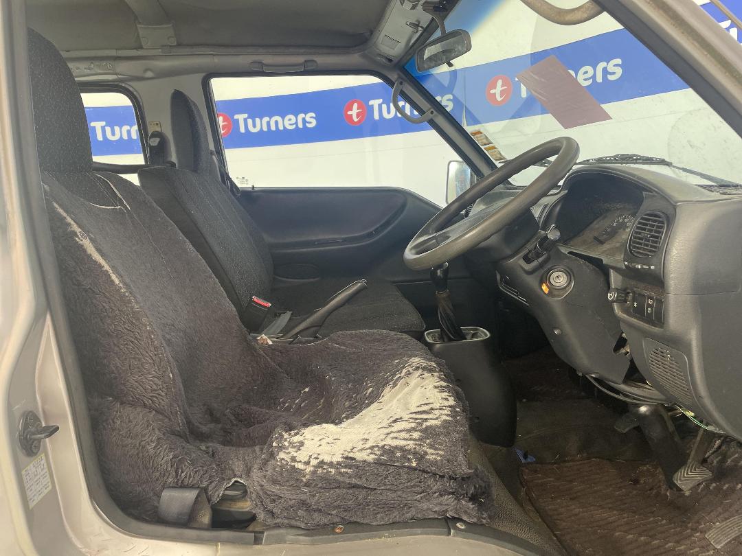 Photo '12' of Hyundai H100