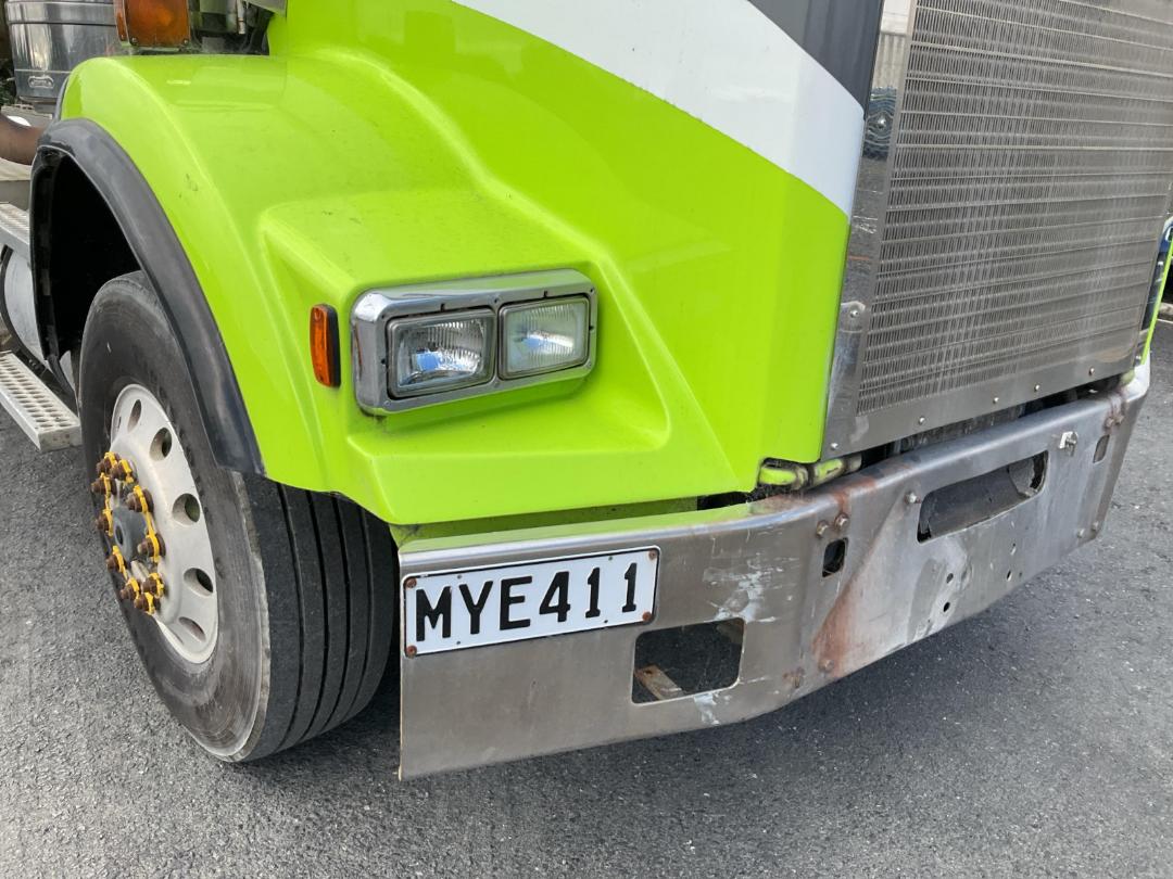 Photo '12' of Kenworth T800 Tractor Unit