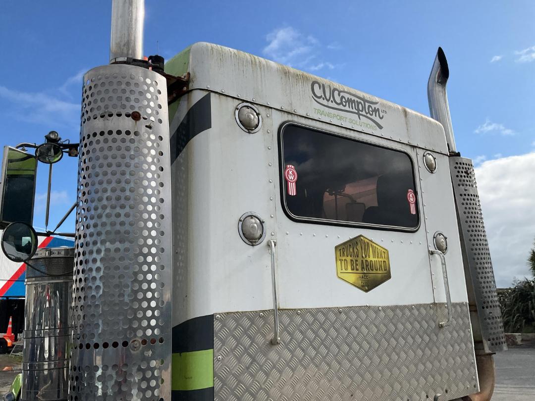 Photo '22' of Kenworth T800 Tractor Unit