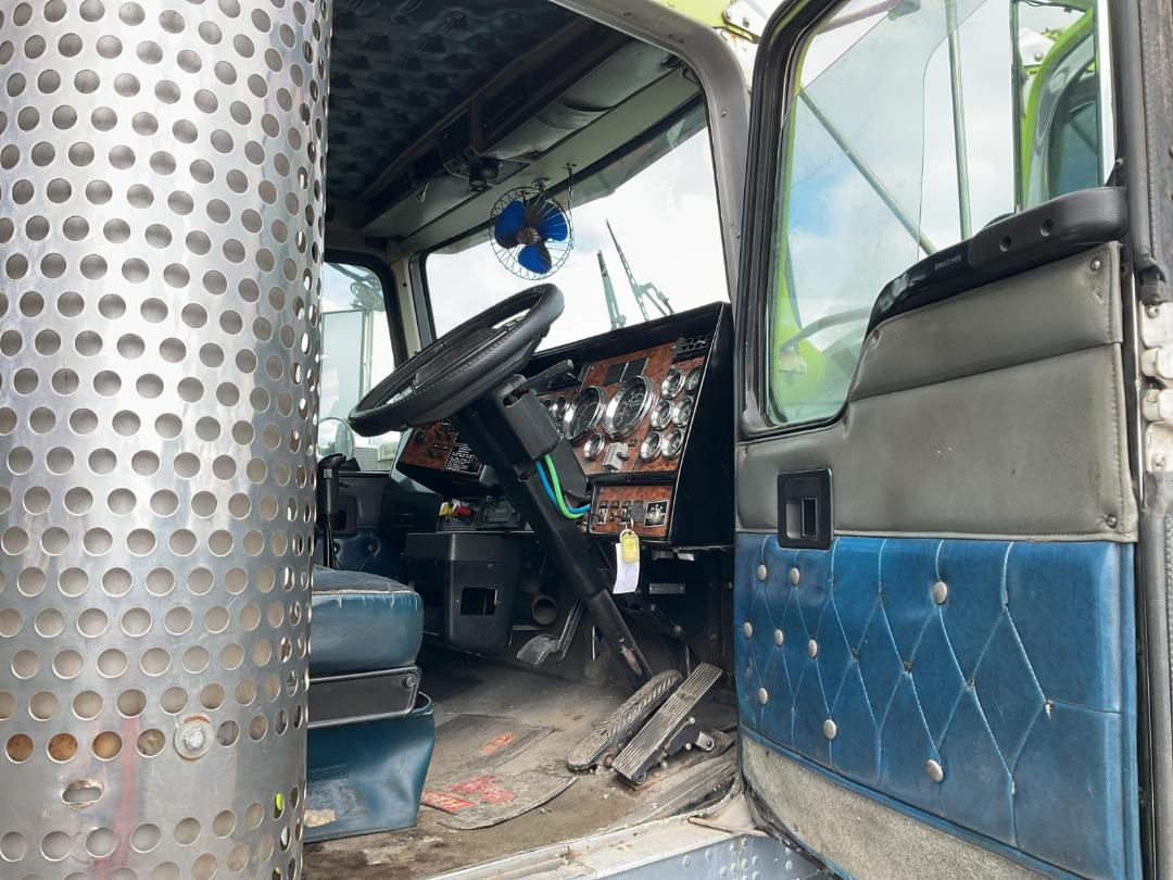 Photo '43' of Kenworth T800 Tractor Unit