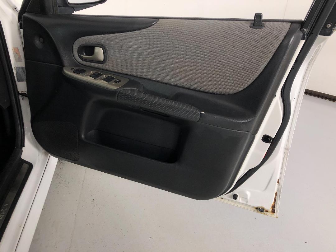 Photo '15' of Mazda Familia Photo '15' of Mazda Familia