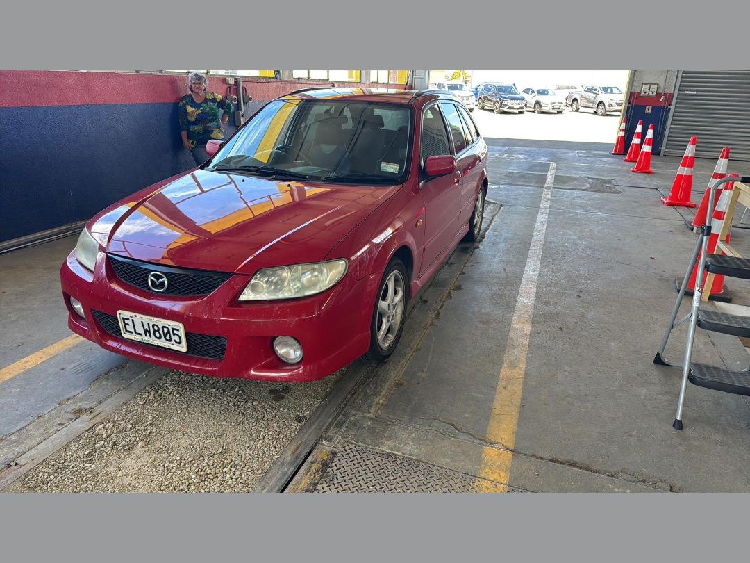 Photo '11' of Mazda Familia Photo '11' of Mazda Familia