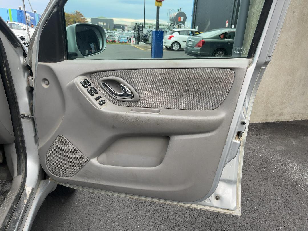 Photo '12' of Mazda Tribute