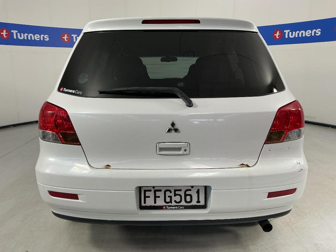 Photo '5' of Mitsubishi Airtrek Photo '5' of Mitsubishi Airtrek