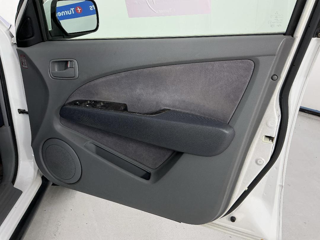 Photo '13' of Mitsubishi Airtrek Photo '13' of Mitsubishi Airtrek