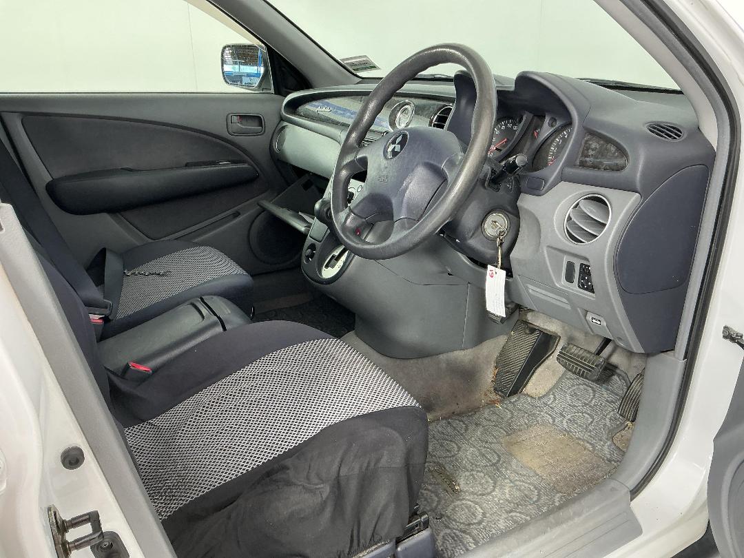 Photo '14' of Mitsubishi Airtrek Photo '14' of Mitsubishi Airtrek