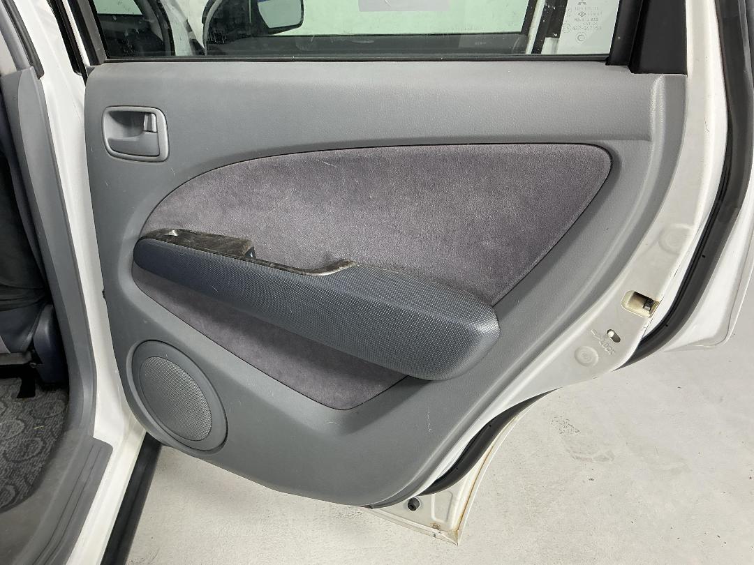 Photo '17' of Mitsubishi Airtrek Photo '17' of Mitsubishi Airtrek