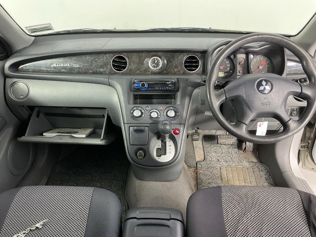 Photo '15' of Mitsubishi Airtrek Photo '15' of Mitsubishi Airtrek