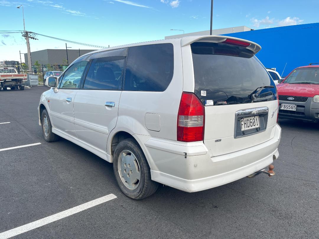 Photo '4' of Mitsubishi Chariot Grandis