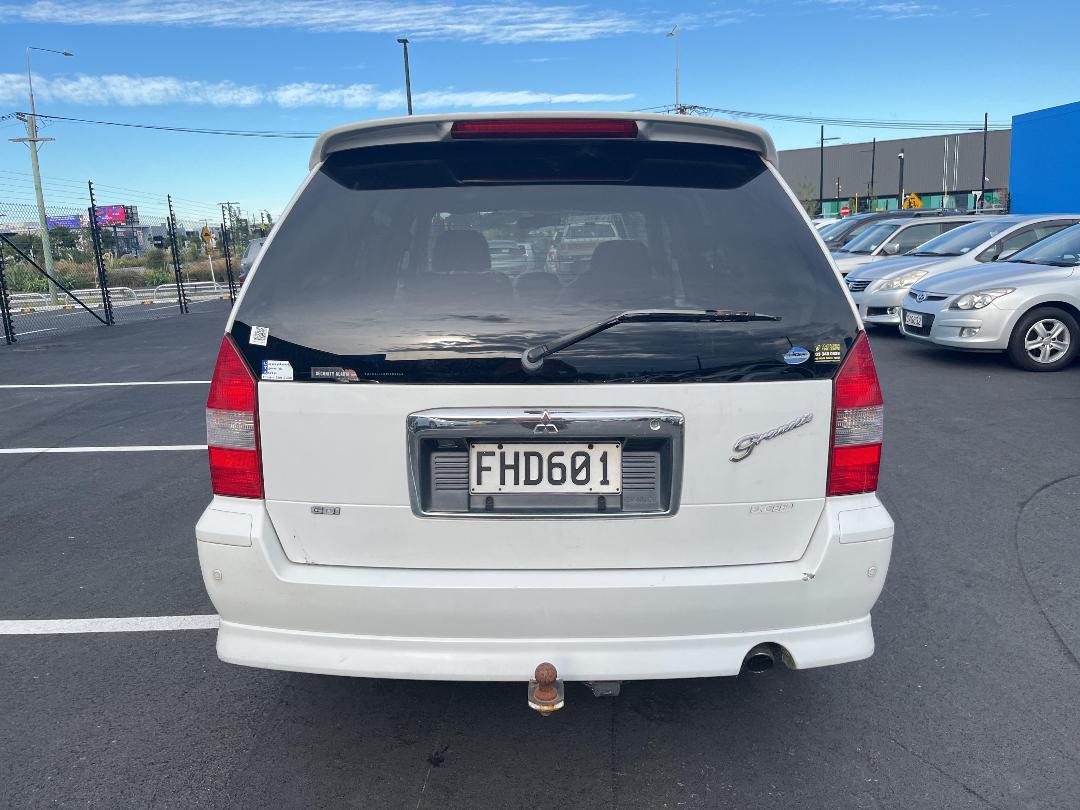 Photo '5' of Mitsubishi Chariot Grandis