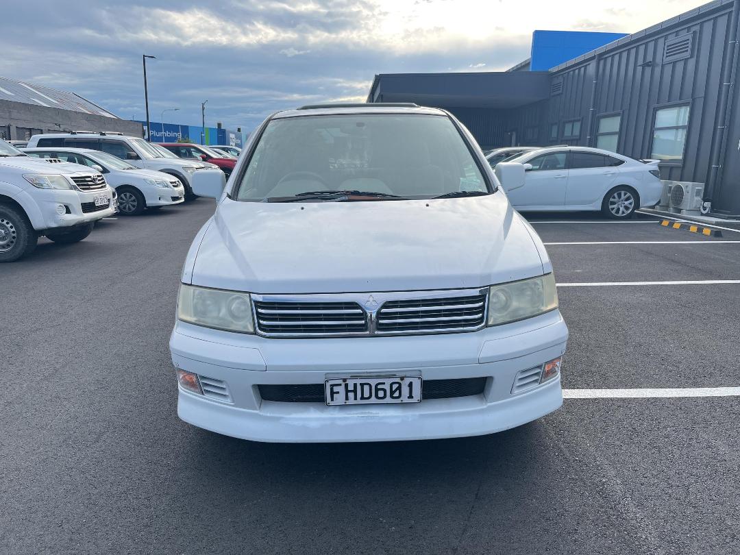 Photo '2' of Mitsubishi Chariot Grandis