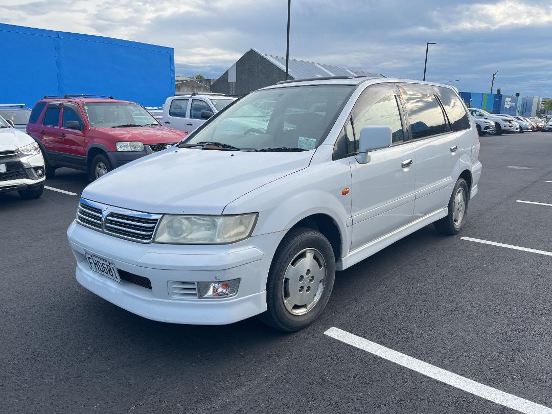 Photo '3' of Mitsubishi Chariot Grandis