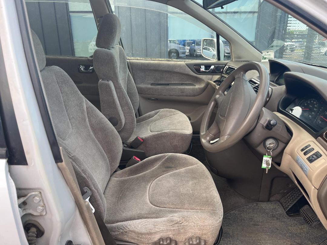 Photo '13' of Mitsubishi Chariot Grandis