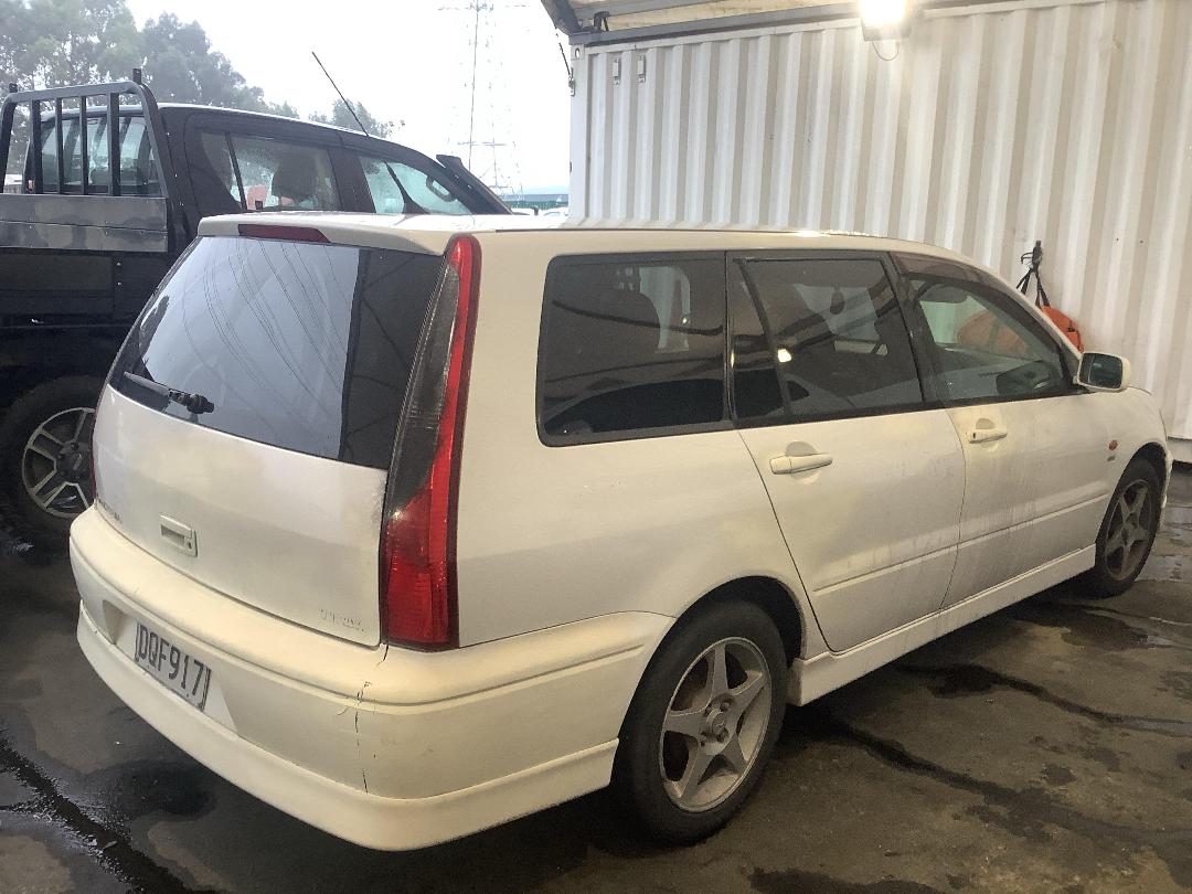 Photo '4' of Mitsubishi Lancer Cedia