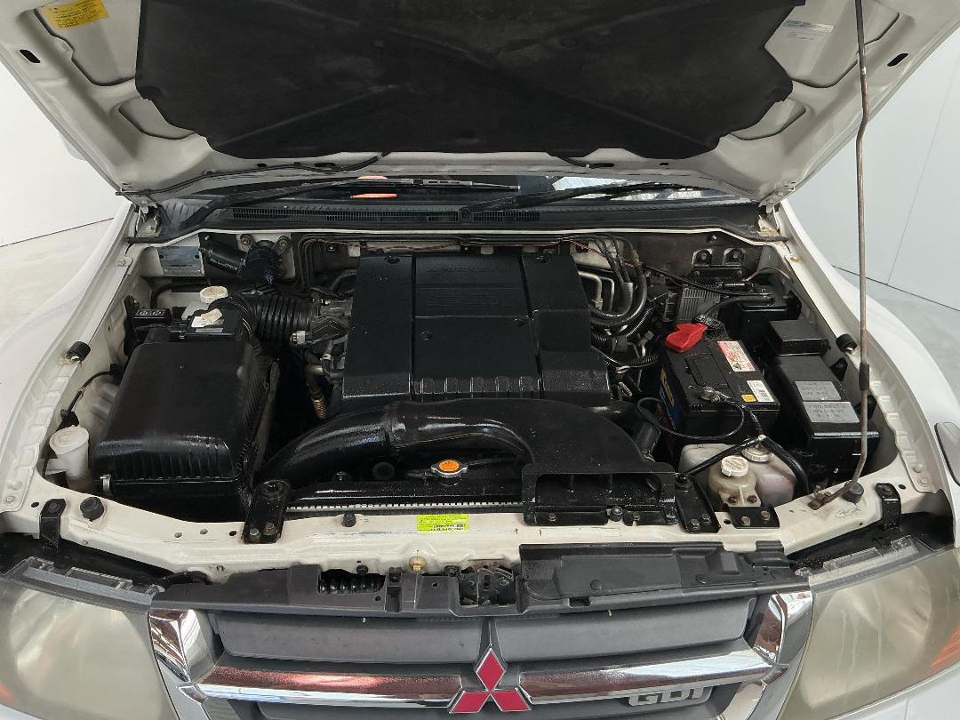 Photo '13' of Mitsubishi Pajero