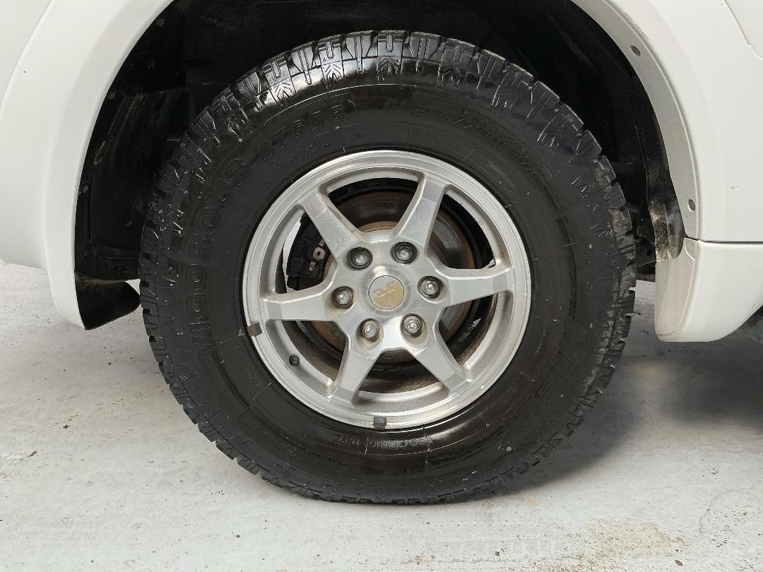 Photo '12' of Mitsubishi Pajero