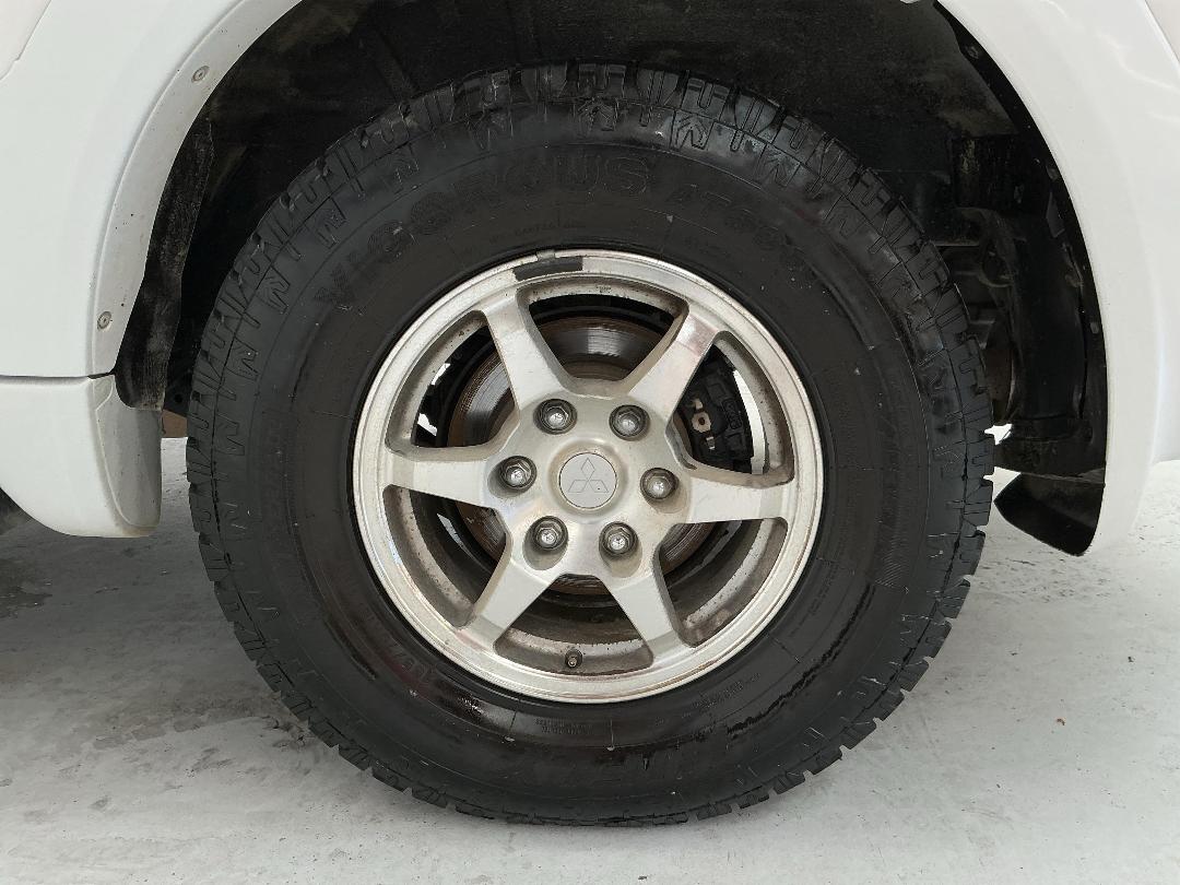 Photo '11' of Mitsubishi Pajero